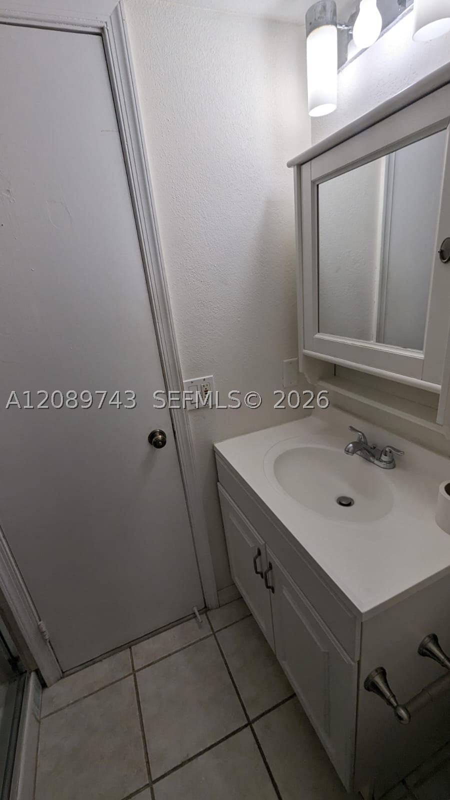 Real estate property located at 8592 Sunrise Blvd #105, Broward, Jacaranda Heights Condo, Plantation, FL