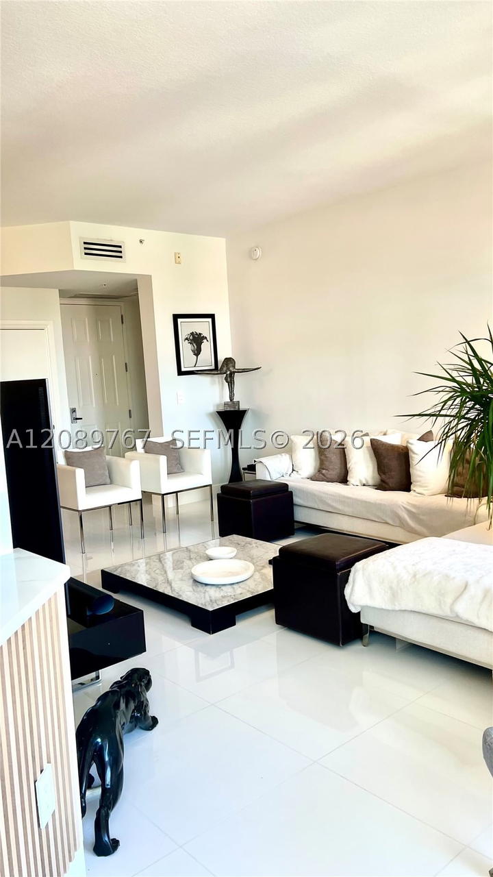 Real estate property located at 3001 185th St #421, Miami-dade, Alaqua Condo, Aventura, FL