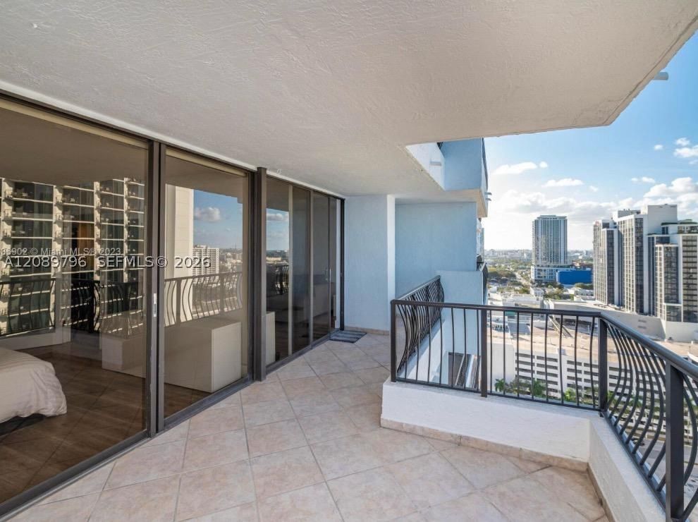 Real estate property located at 555 15th St #26E, Miami-dade, Venetia Condo, Miami, FL