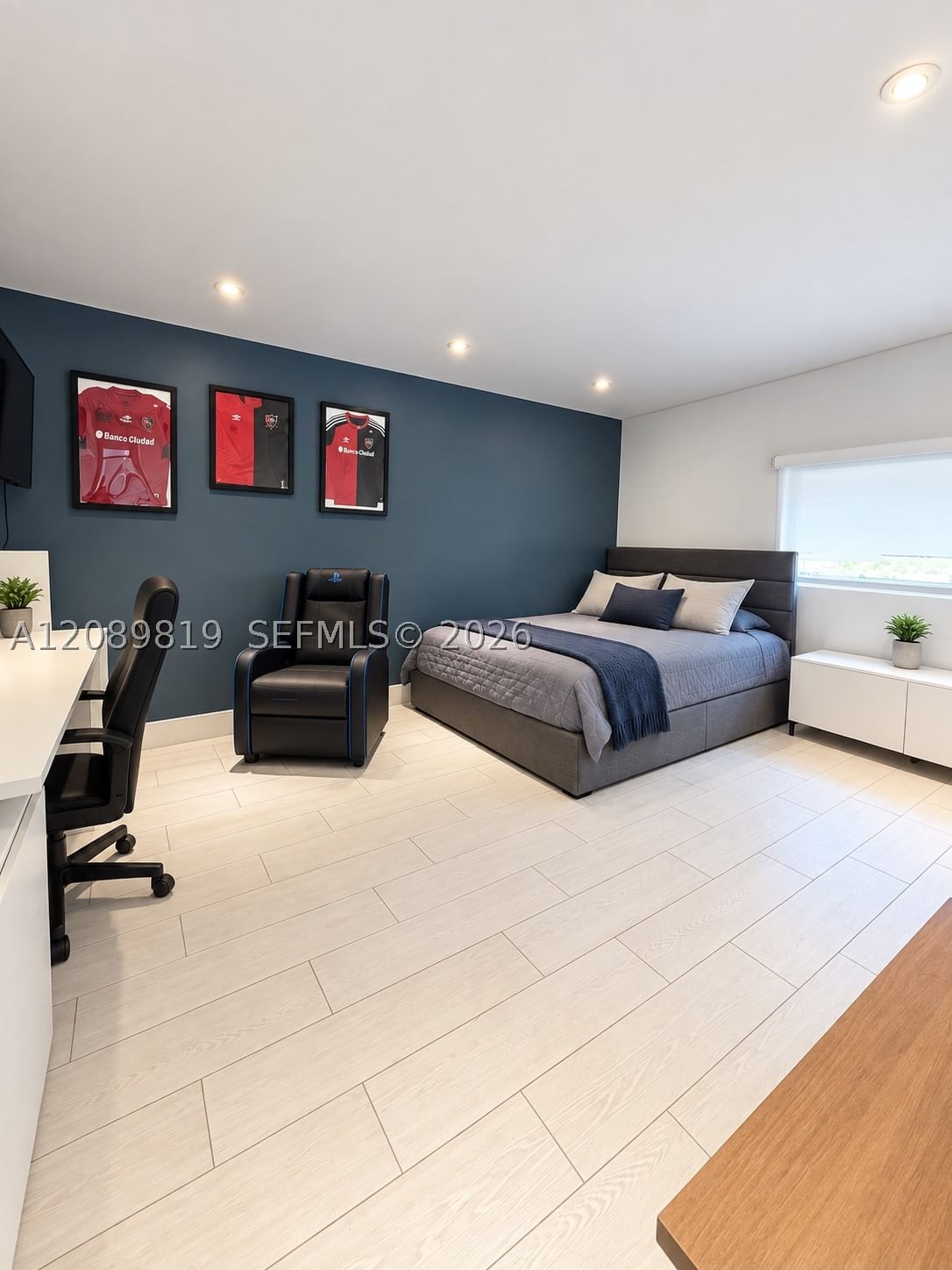 Real estate property located at 18700 21st Ave, Miami-dade, Sky Lake, North Miami Beach, FL