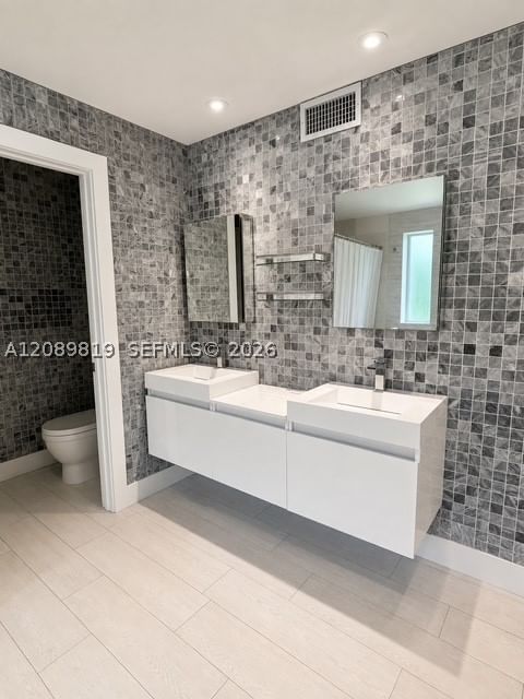 Real estate property located at 18700 21st Ave, Miami-dade, Sky Lake, North Miami Beach, FL