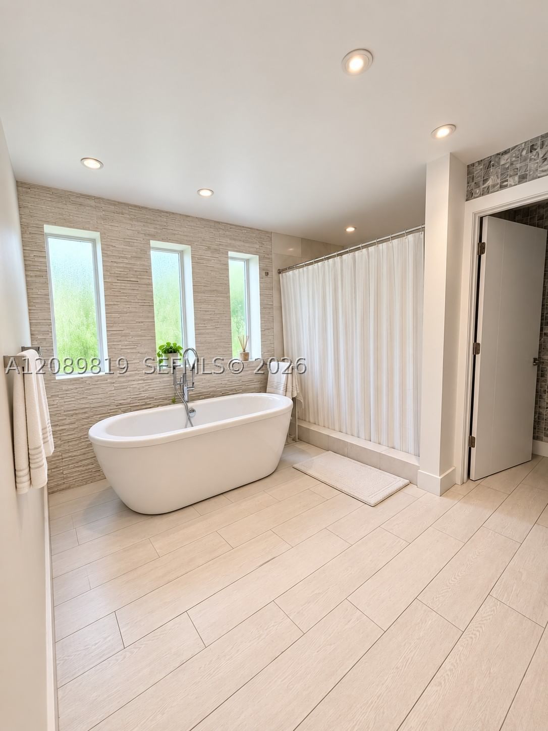 Real estate property located at 18700 21st Ave, Miami-dade, Sky Lake, North Miami Beach, FL