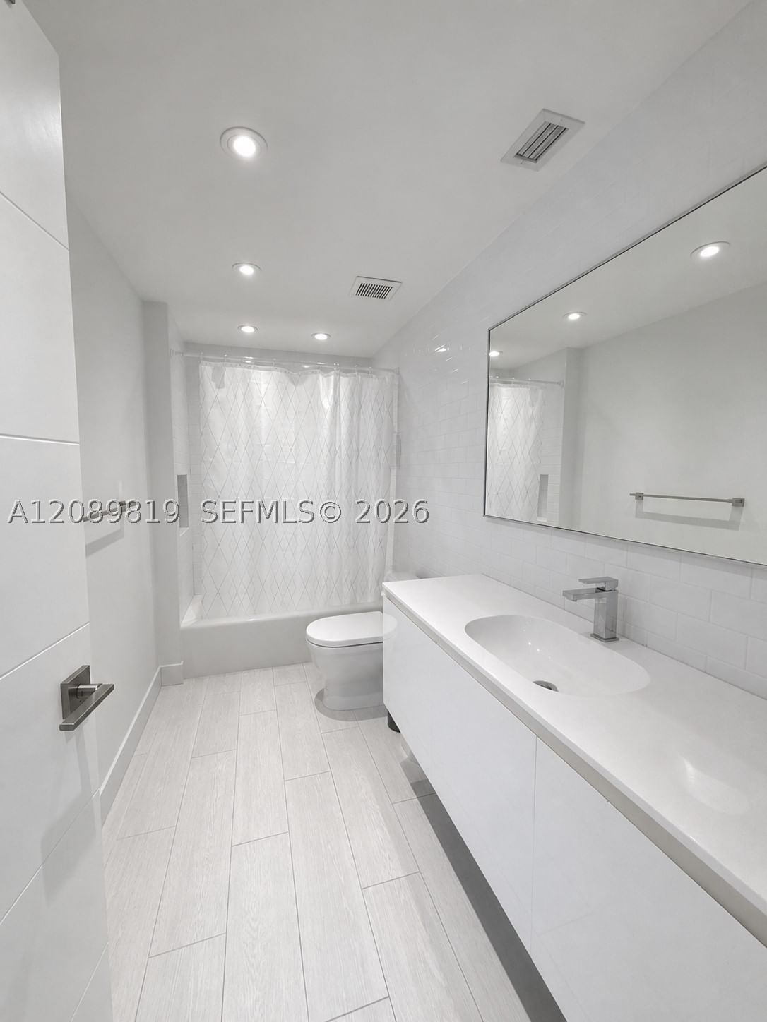 Real estate property located at 18700 21st Ave, Miami-dade, Sky Lake, North Miami Beach, FL