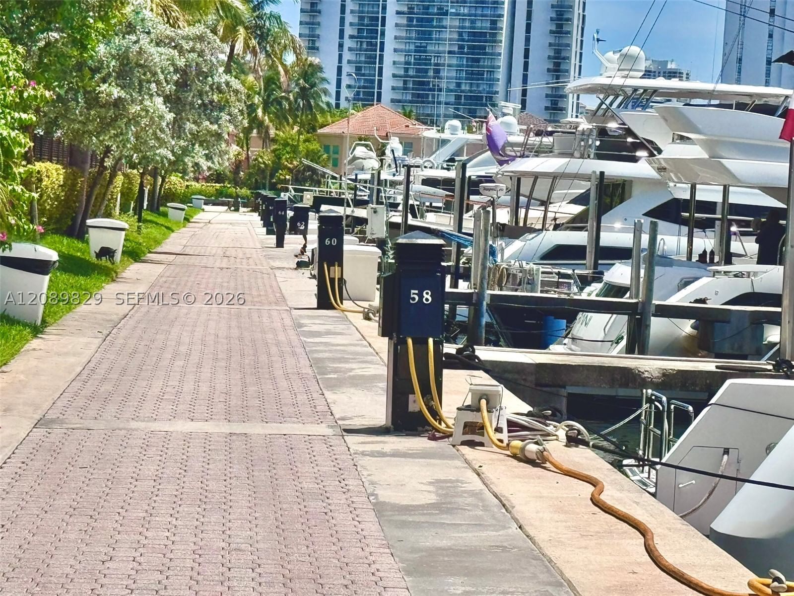 Real estate property located at 3601 207th St, Miami-dade, Waterways Marina Condo, Aventura, FL