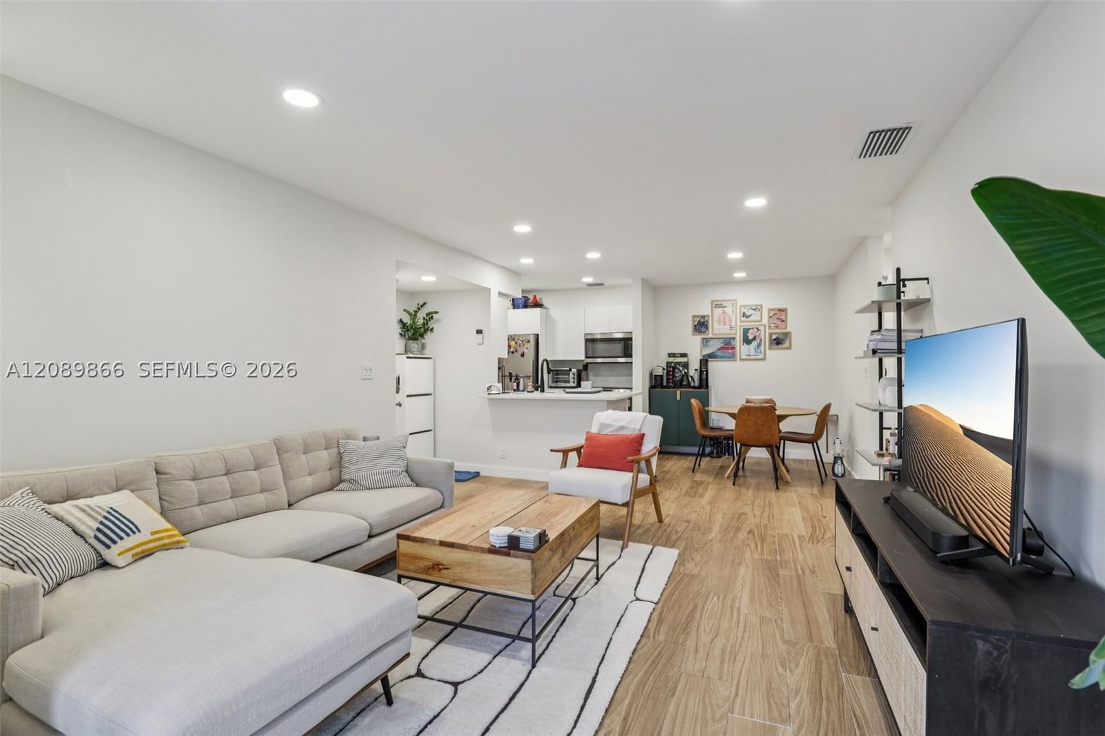 Real estate property located at 2926 University Dr #6204, Broward, Sundance At Davie Condo, Davie, FL