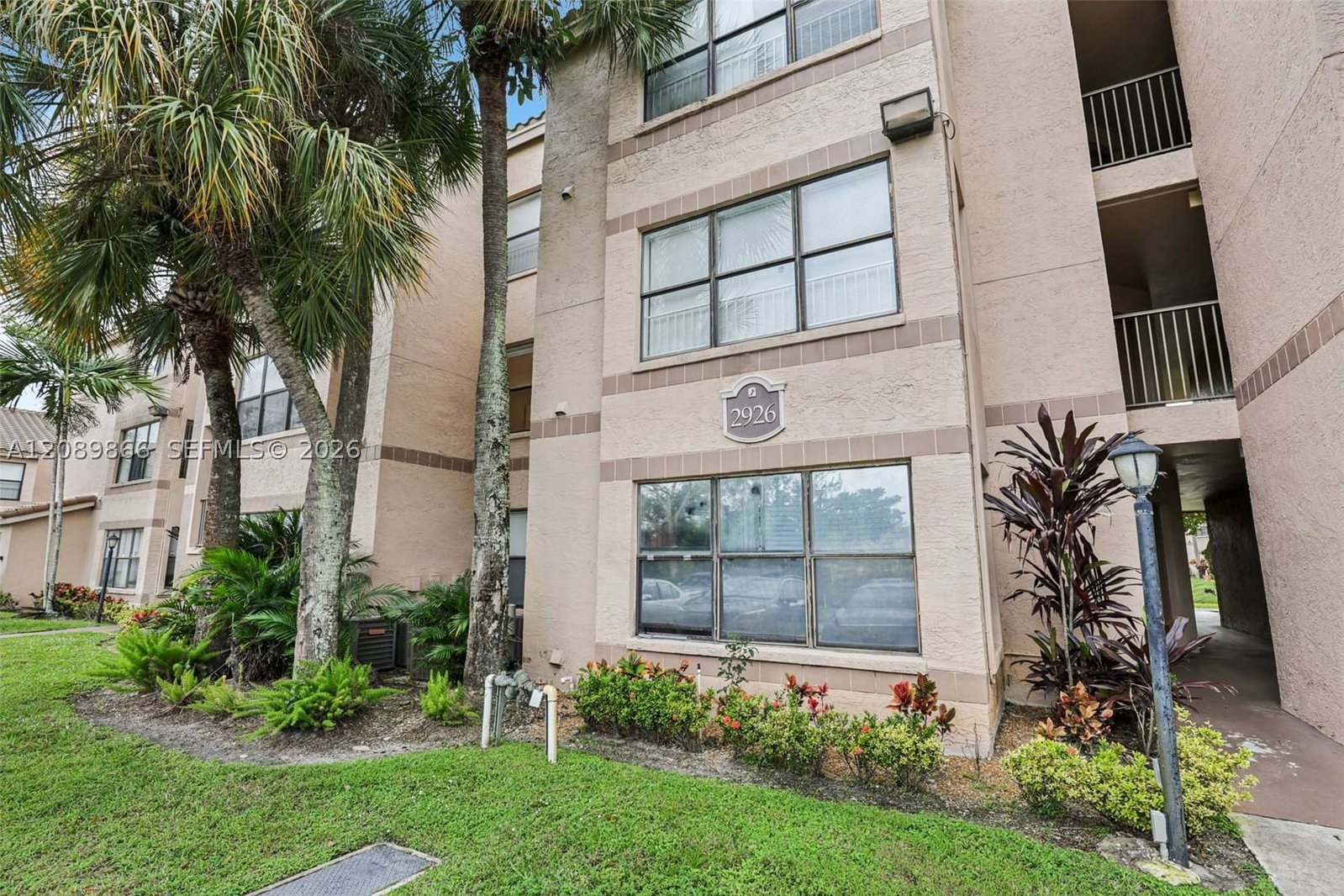 Real estate property located at 2926 University Dr #6204, Broward, Sundance At Davie Condo, Davie, FL