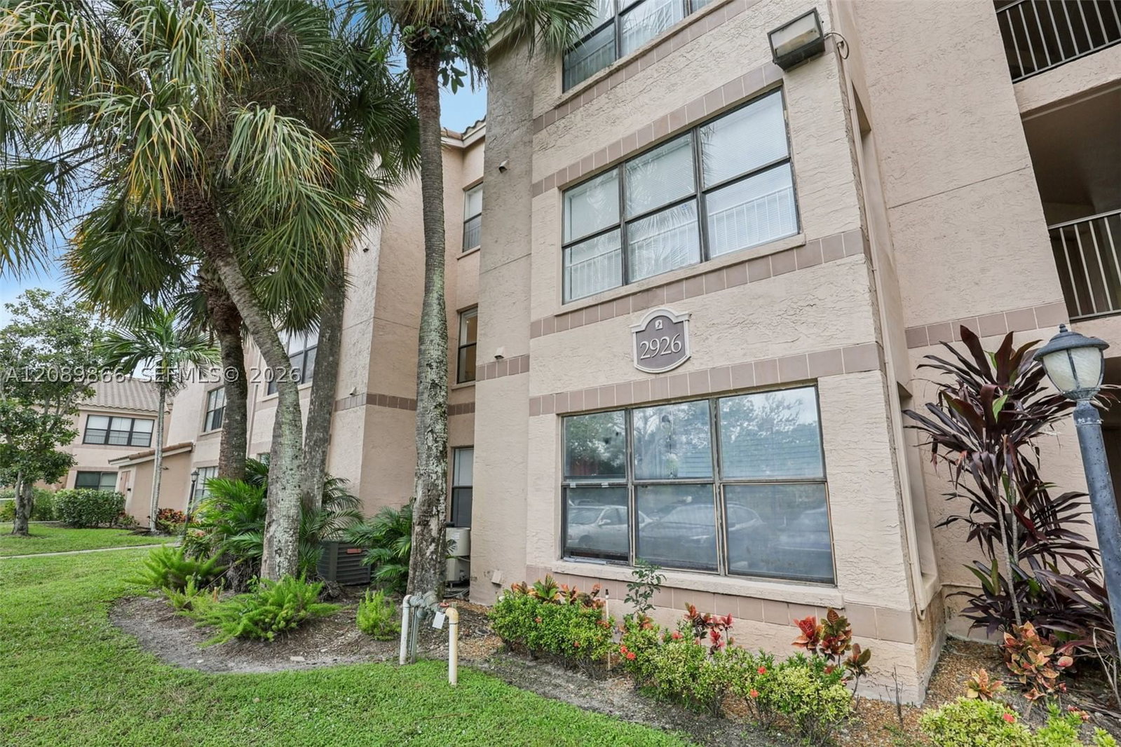 Real estate property located at 2926 University Dr #6204, Broward, Sundance At Davie Condo, Davie, FL