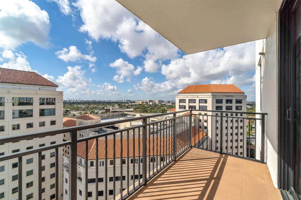 Real estate property located at 888 Douglas Rd #1516, Miami-dade, Puerta De Palmas Condo, Coral Gables, FL
