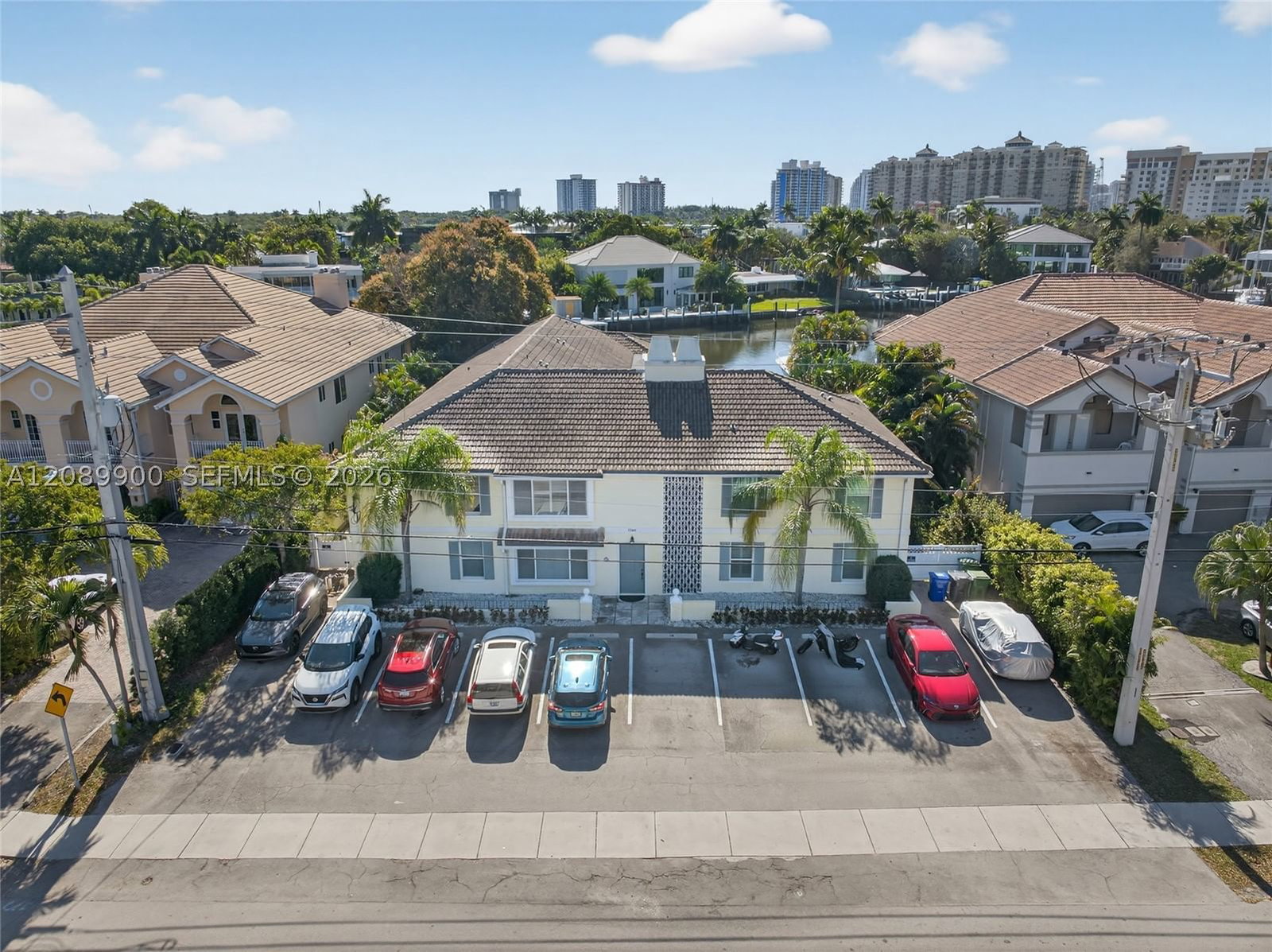 Real estate property located at 1308 Bayview Dr #2B, Broward, Hampton East Condo, Fort Lauderdale, FL