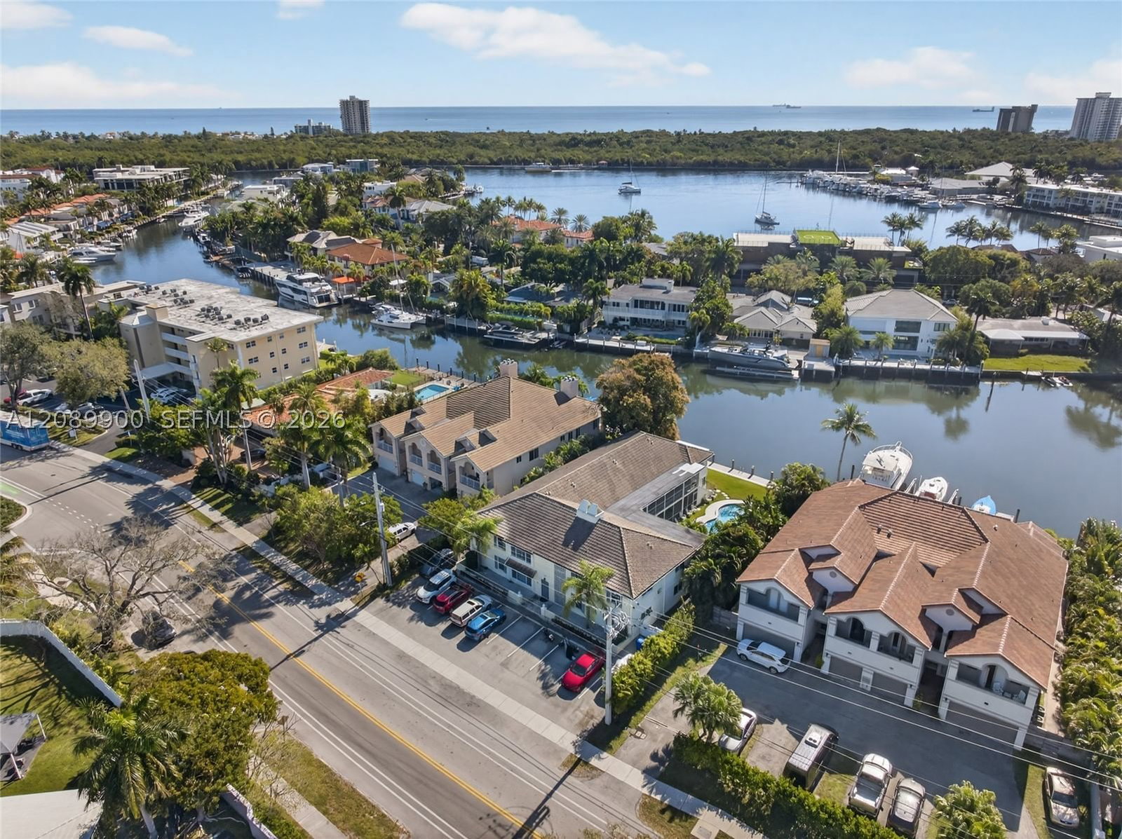 Real estate property located at 1308 Bayview Dr #2B, Broward, Hampton East Condo, Fort Lauderdale, FL