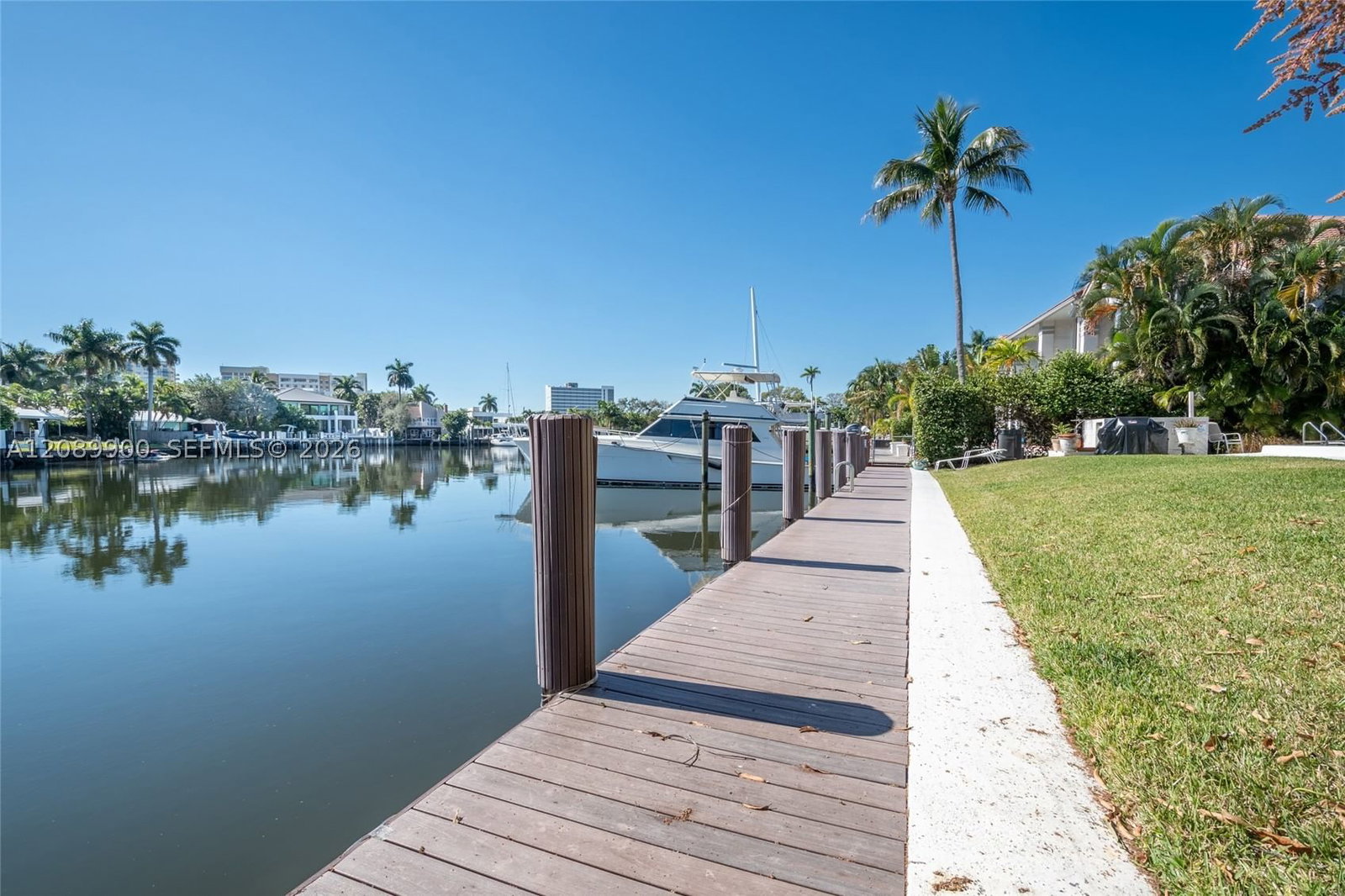 Real estate property located at 1308 Bayview Dr #2B, Broward, Hampton East Condo, Fort Lauderdale, FL