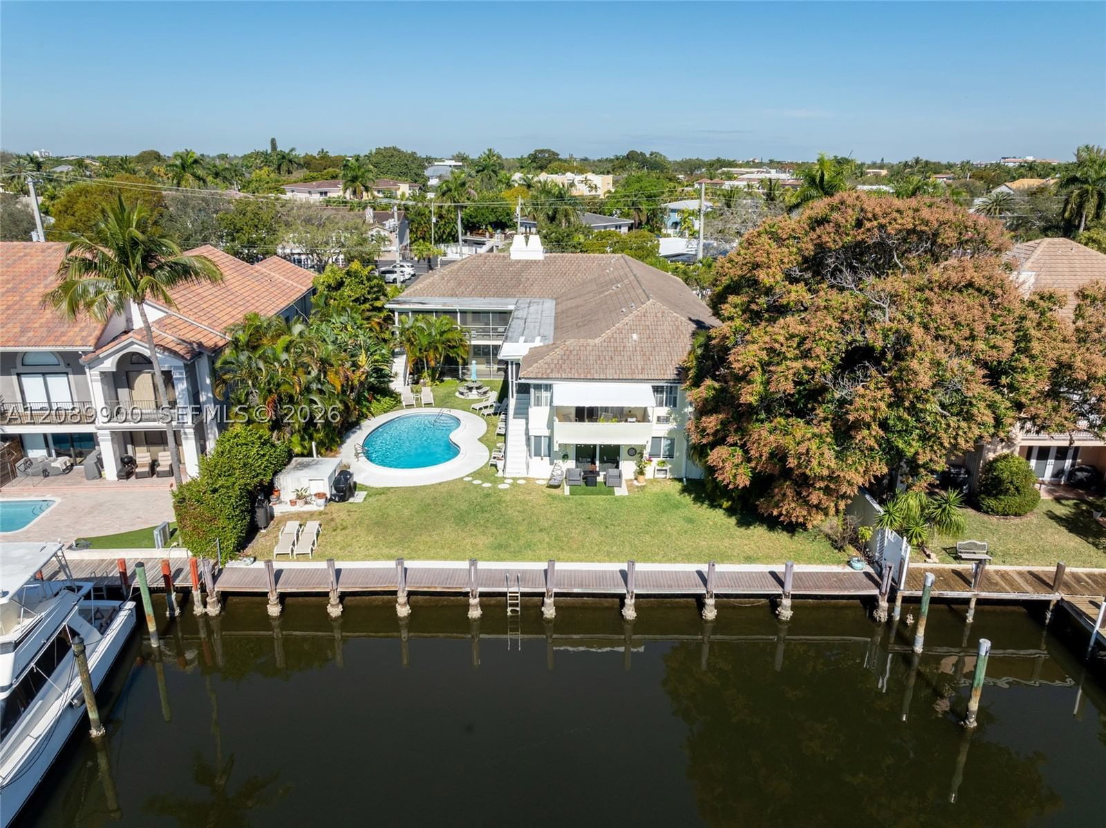 Real estate property located at 1308 Bayview Dr #2B, Broward, Hampton East Condo, Fort Lauderdale, FL