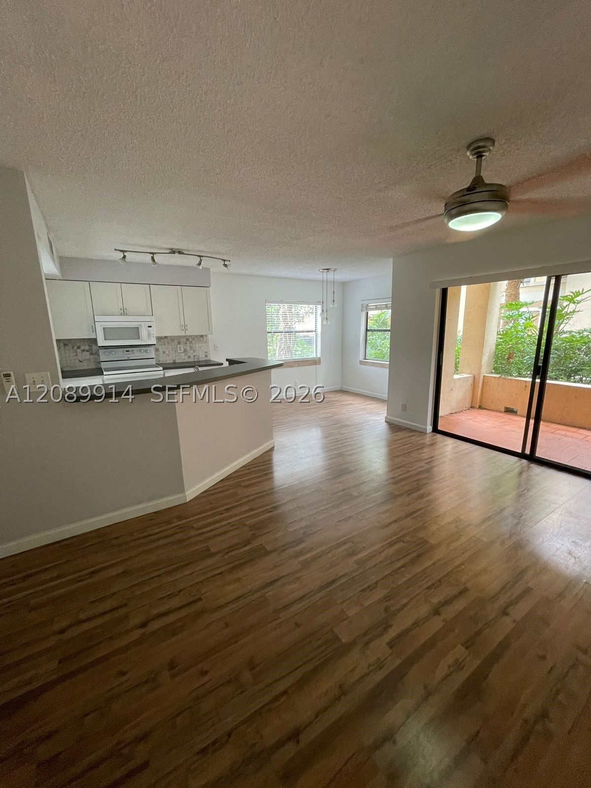 Real estate property located at 9999 Summerbreeze Dr #413, Broward, Summerbreeze Condo, Sunrise, FL