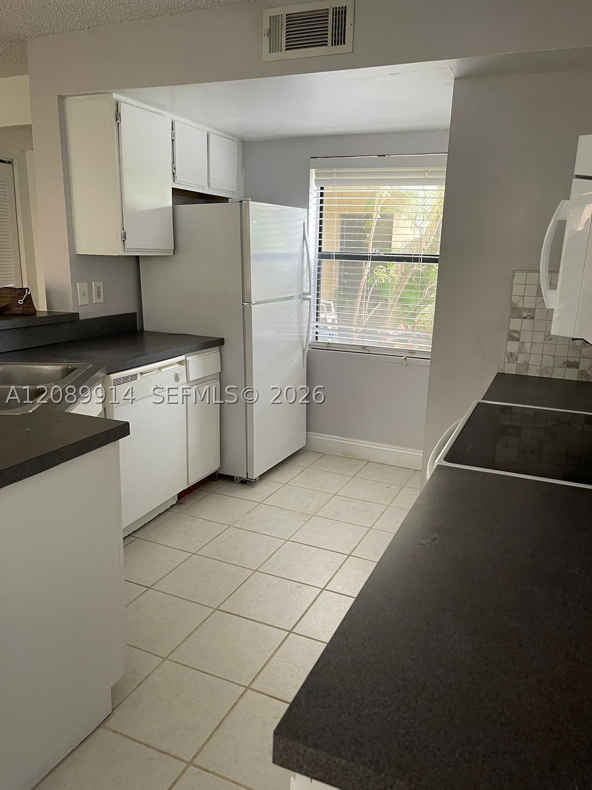 Real estate property located at 9999 Summerbreeze Dr #413, Broward, Summerbreeze Condo, Sunrise, FL