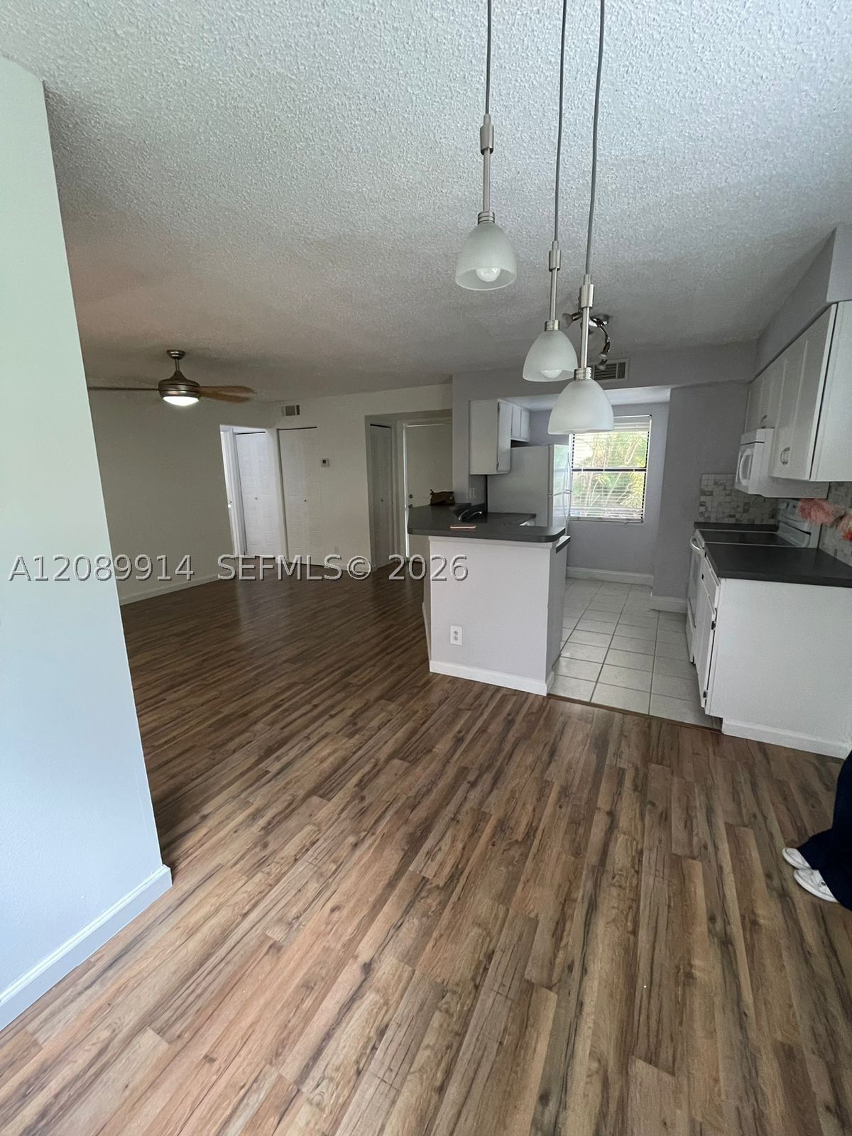 Real estate property located at 9999 Summerbreeze Dr #413, Broward, Summerbreeze Condo, Sunrise, FL