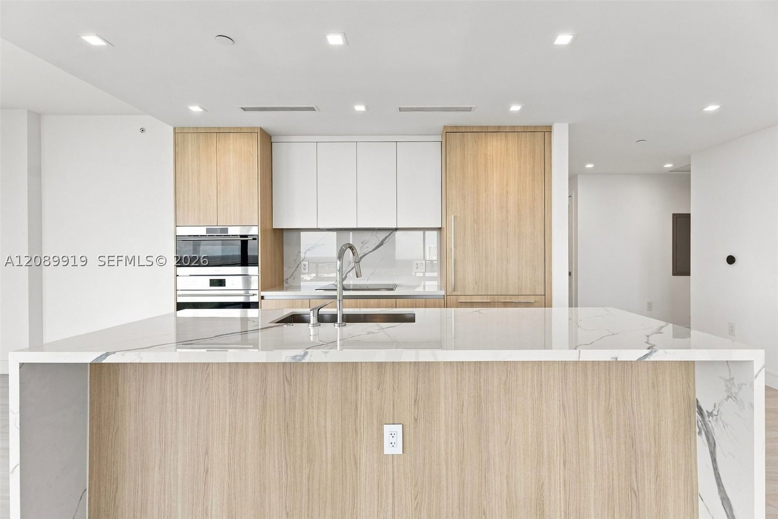 Real estate property located at 2411 Laguna Cir #2301, Miami-dade, One Park Tower, North Miami, FL