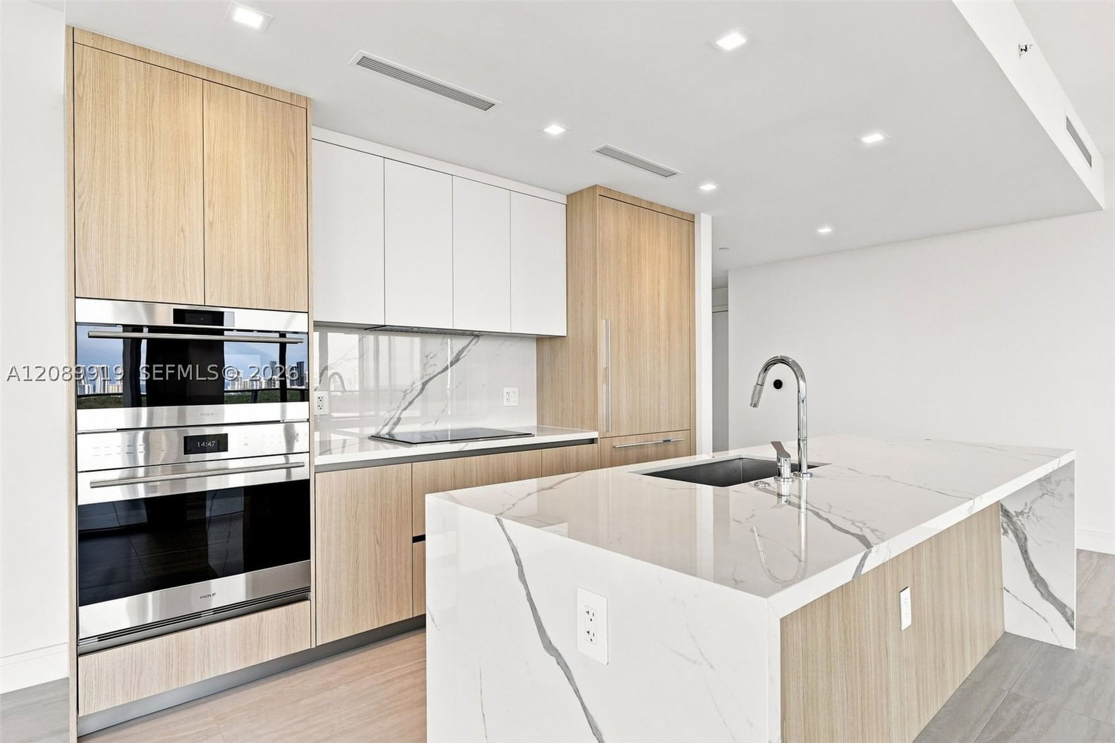 Real estate property located at 2411 Laguna Cir #2301, Miami-dade, One Park Tower, North Miami, FL