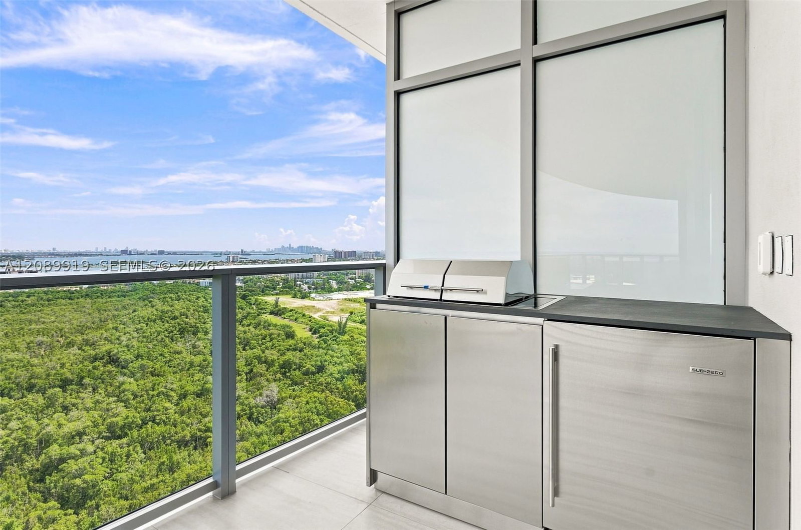 Real estate property located at 2411 Laguna Cir #2301, Miami-dade, One Park Tower, North Miami, FL