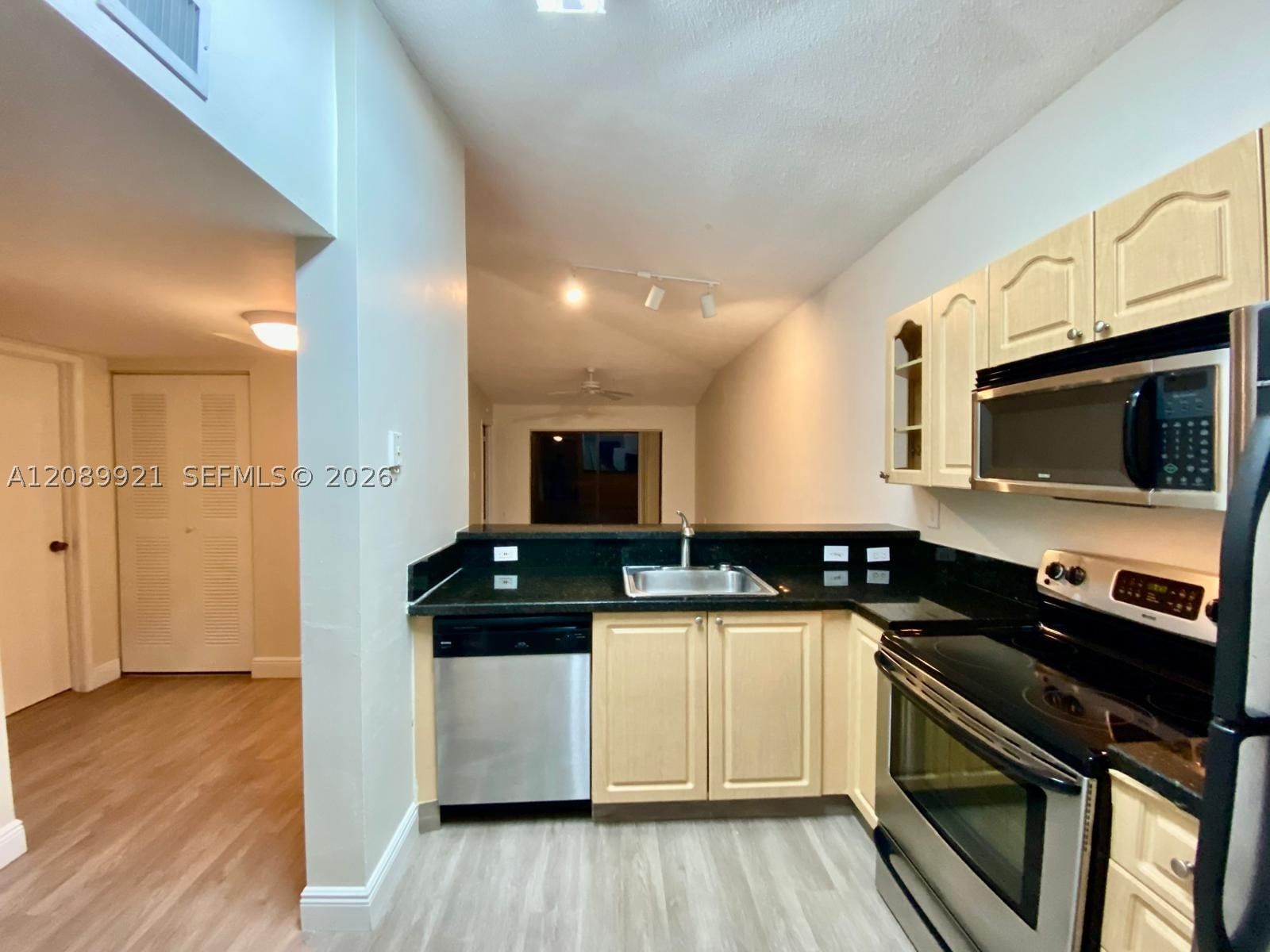 Real estate property located at 9897 Nob Hill Ln #9897, Broward, Villas De Venezia Condo, Sunrise, FL