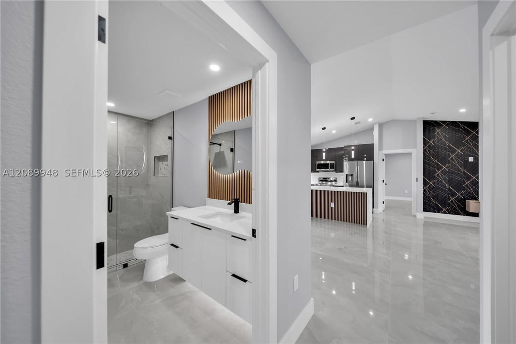 Real estate property located at 2124 ne 16th pl, Lee, Cape Coral Unit 33, Cape Coral, FL