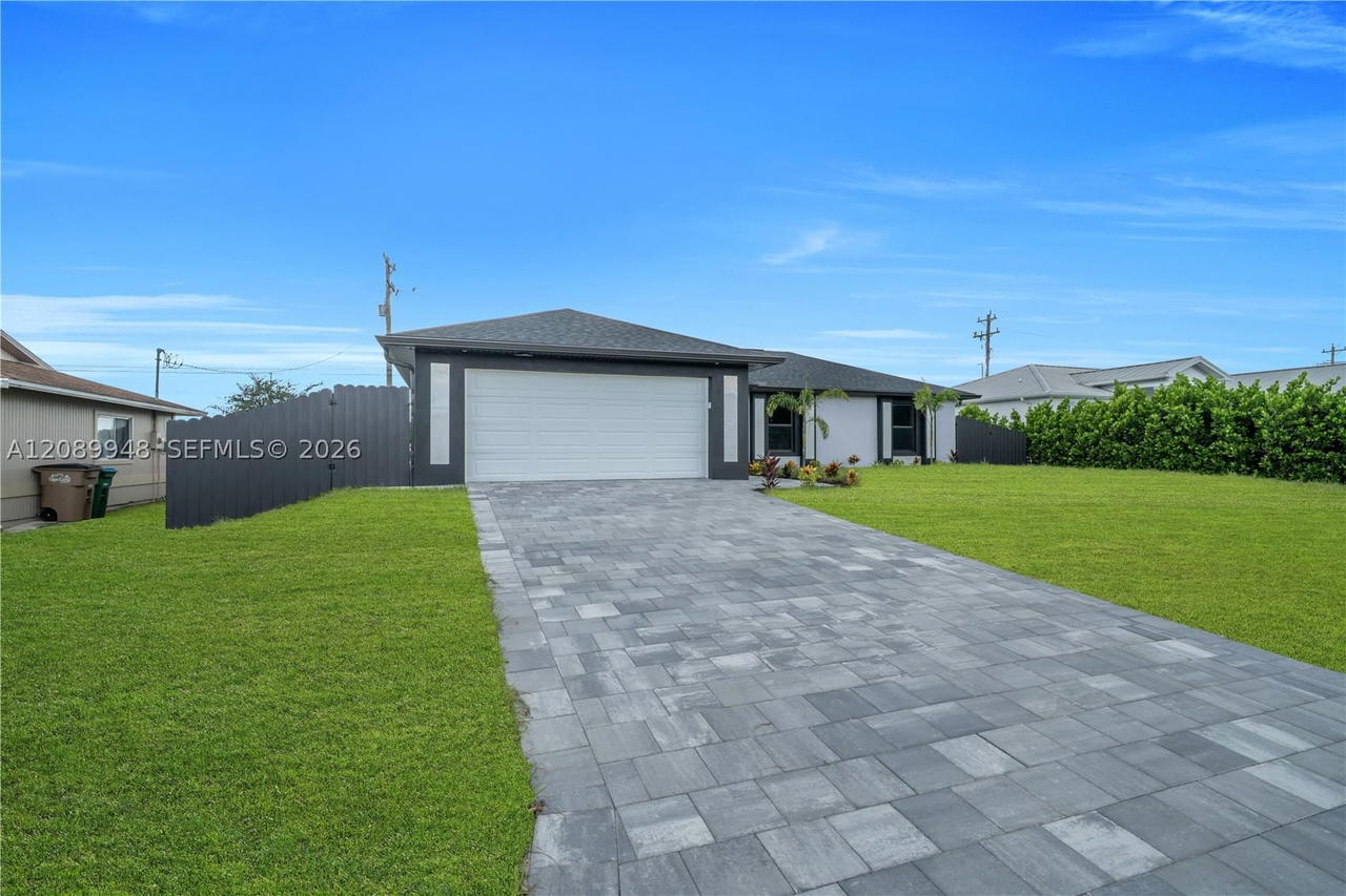 Real estate property located at 2124 ne 16th pl, Lee, Cape Coral Unit 33, Cape Coral, FL