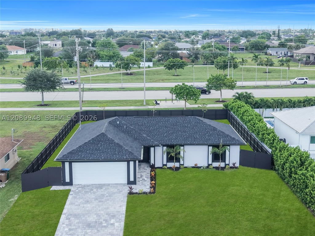 Real estate property located at 2124 ne 16th pl, Lee, Cape Coral Unit 33, Cape Coral, FL