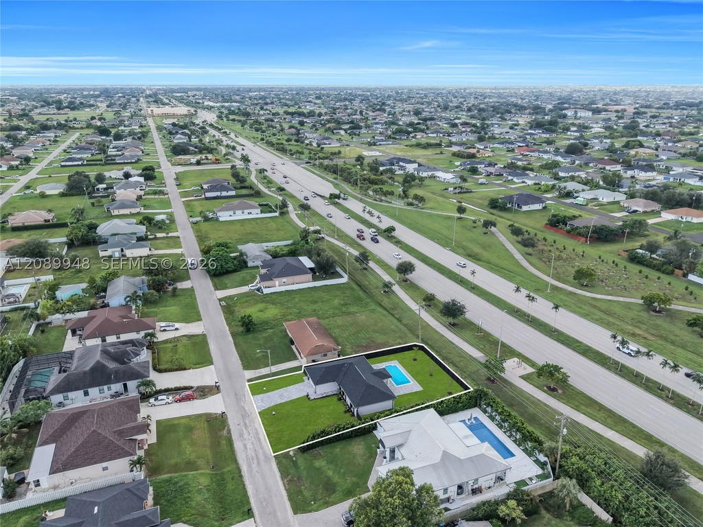 Real estate property located at 2124 ne 16th pl, Lee, Cape Coral Unit 33, Cape Coral, FL