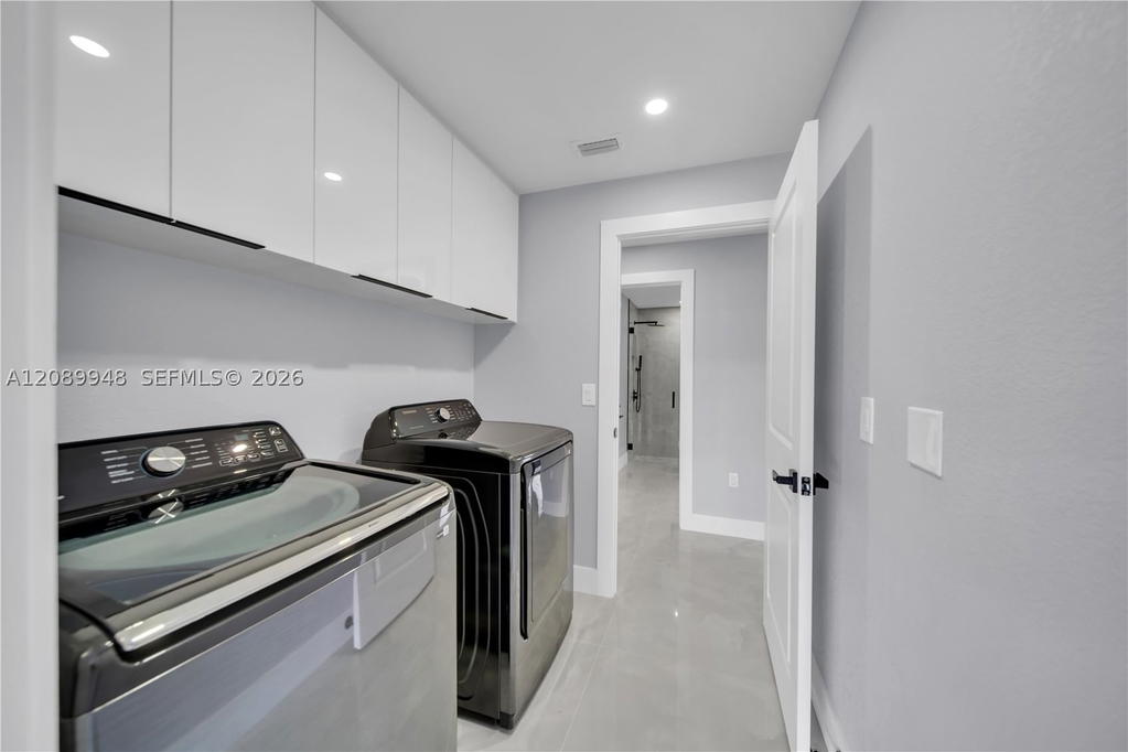 Real estate property located at 2124 ne 16th pl, Lee, Cape Coral Unit 33, Cape Coral, FL