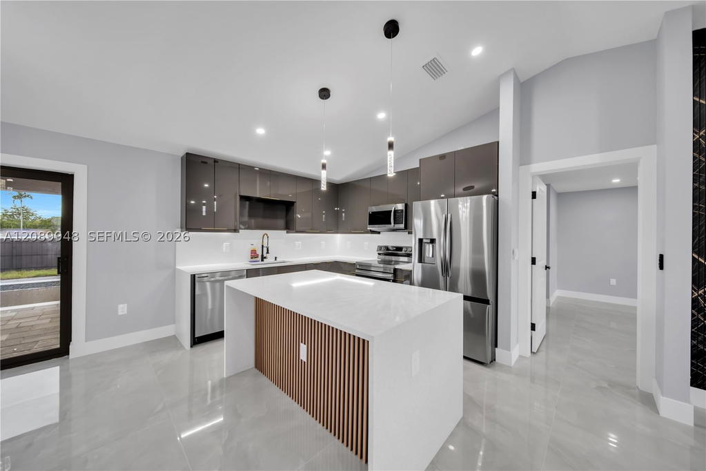 Real estate property located at 2124 ne 16th pl, Lee, Cape Coral Unit 33, Cape Coral, FL