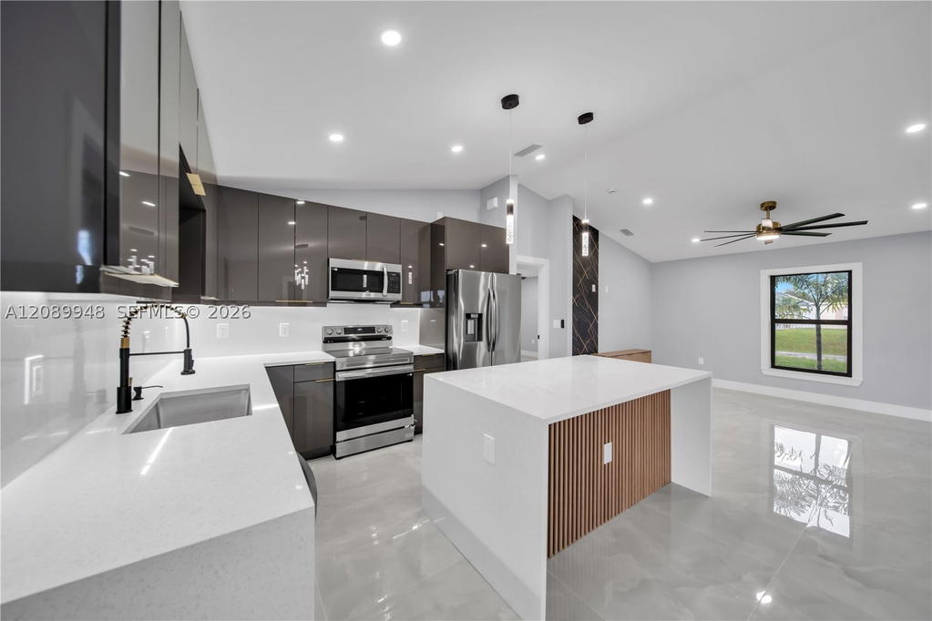 Real estate property located at 2124 ne 16th pl, Lee, Cape Coral Unit 33, Cape Coral, FL