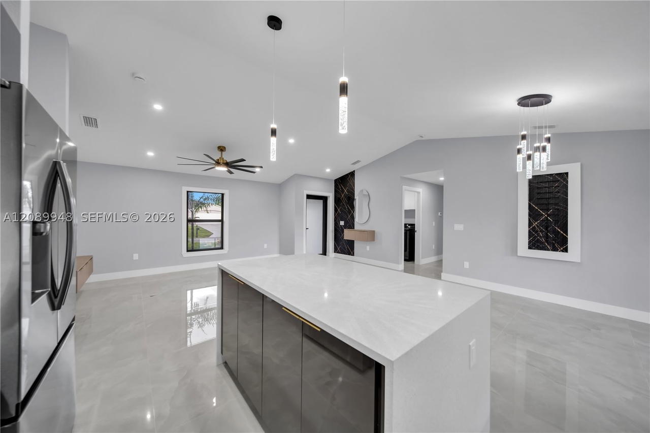 Real estate property located at 2124 ne 16th pl, Lee, Cape Coral Unit 33, Cape Coral, FL