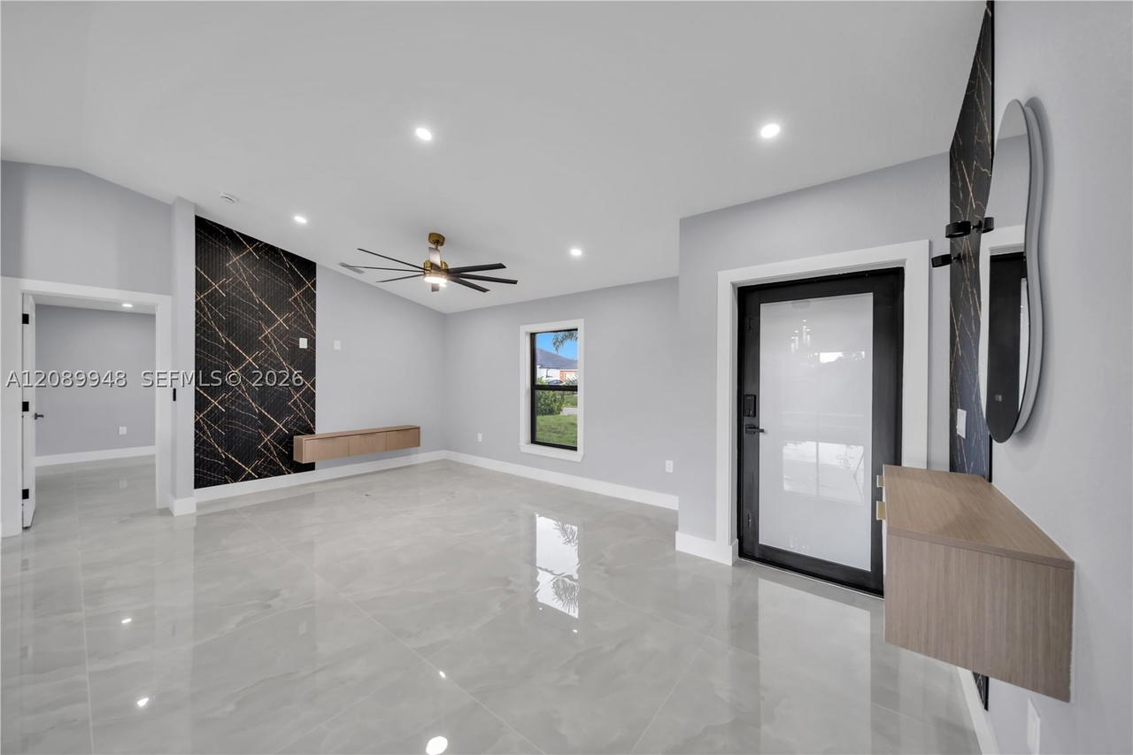 Real estate property located at 2124 ne 16th pl, Lee, Cape Coral Unit 33, Cape Coral, FL