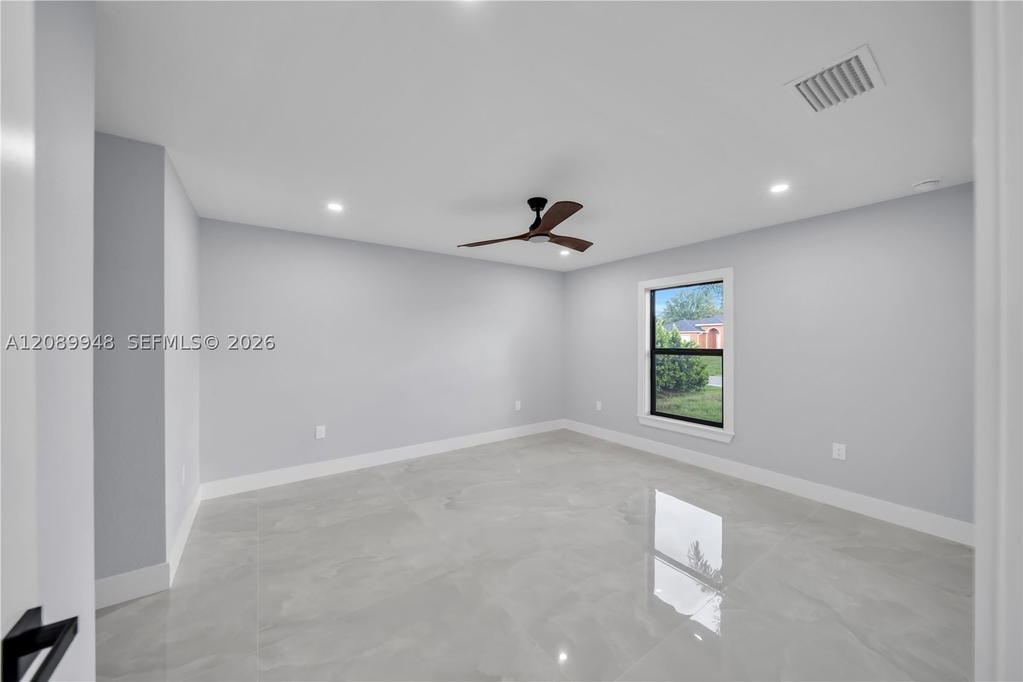 Real estate property located at 2124 ne 16th pl, Lee, Cape Coral Unit 33, Cape Coral, FL