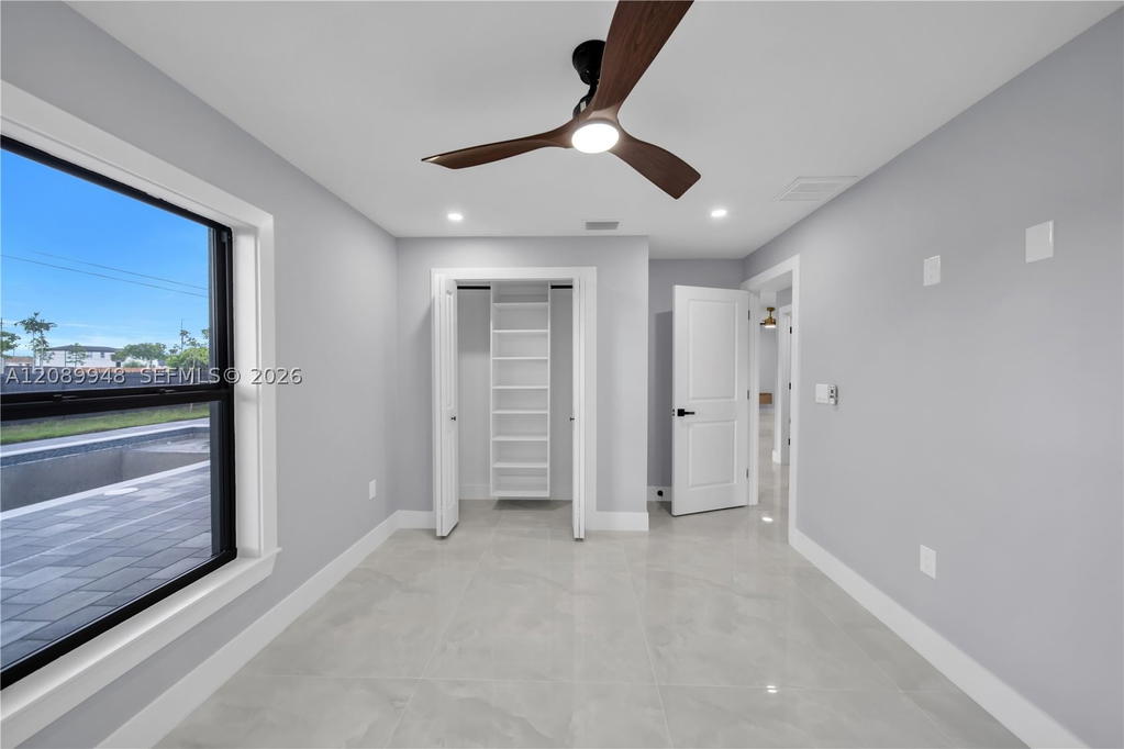 Real estate property located at 2124 ne 16th pl, Lee, Cape Coral Unit 33, Cape Coral, FL