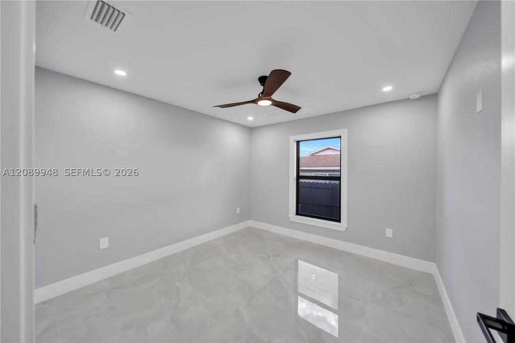 Real estate property located at 2124 ne 16th pl, Lee, Cape Coral Unit 33, Cape Coral, FL