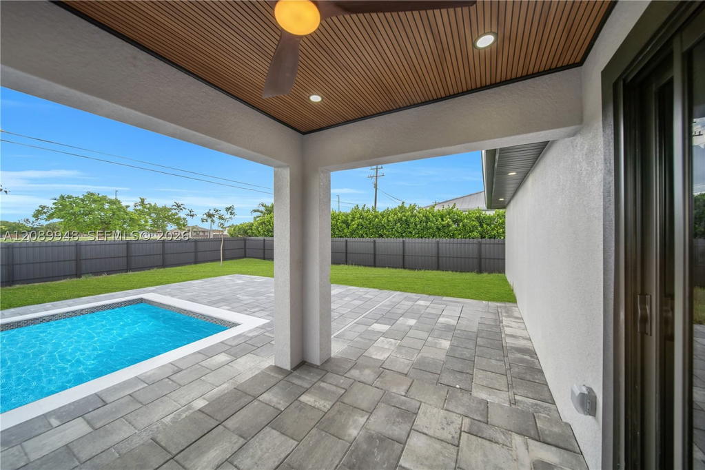 Real estate property located at 2124 ne 16th pl, Lee, Cape Coral Unit 33, Cape Coral, FL