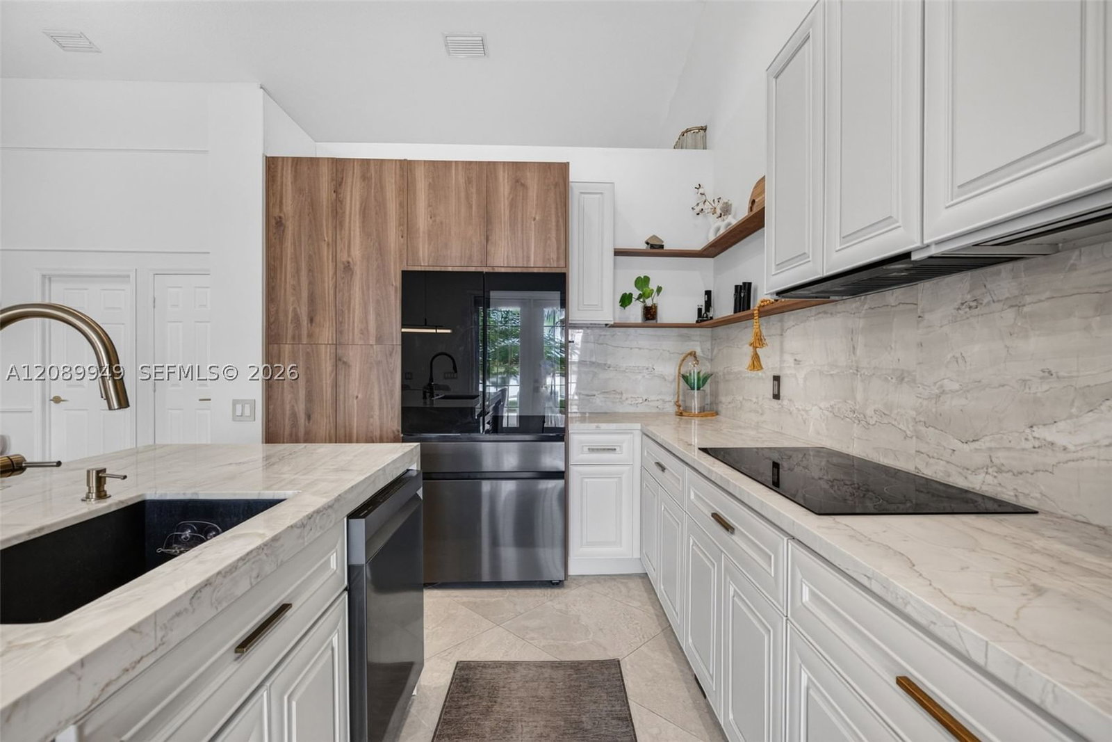 Real estate property located at 820 Falling Water Rd, Broward, Sector 4 North, Weston, FL