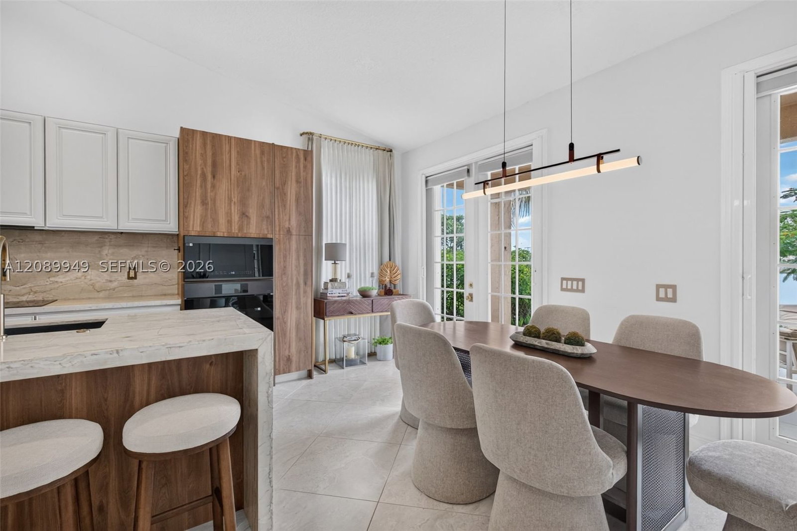 Real estate property located at 820 Falling Water Rd, Broward, Sector 4 North, Weston, FL