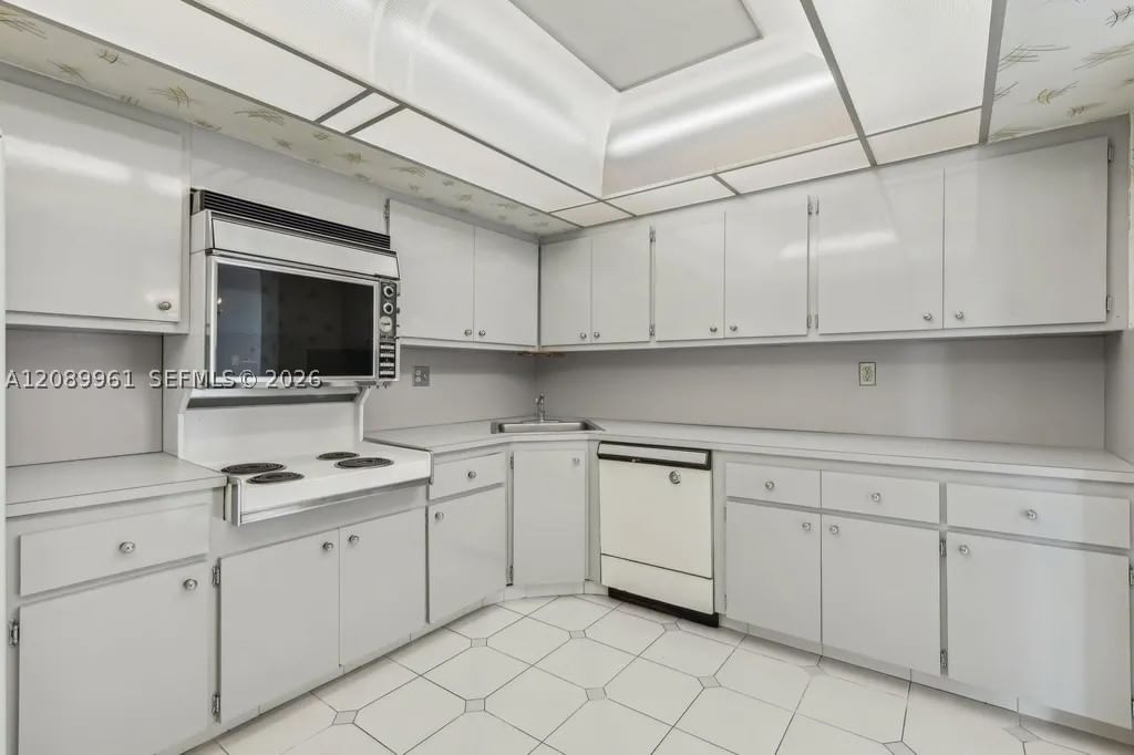 Real estate property located at 2150 Sans Souci Blvd C402, Miami-dade, Bayview Towers, North Miami, FL