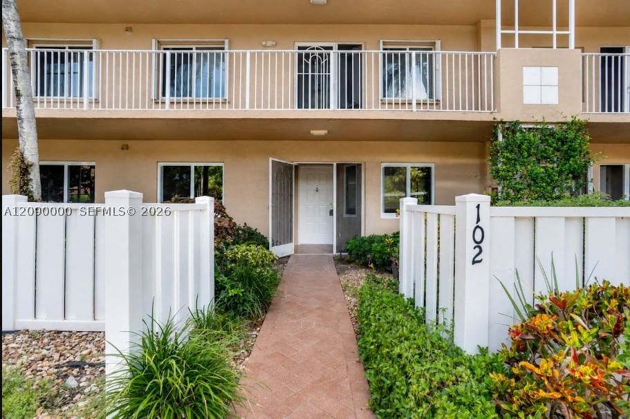 Real estate property located at 5810 Crystal Shores Dr #102, Palm Beach, Regal Shores Condo, Boynton Beach, FL