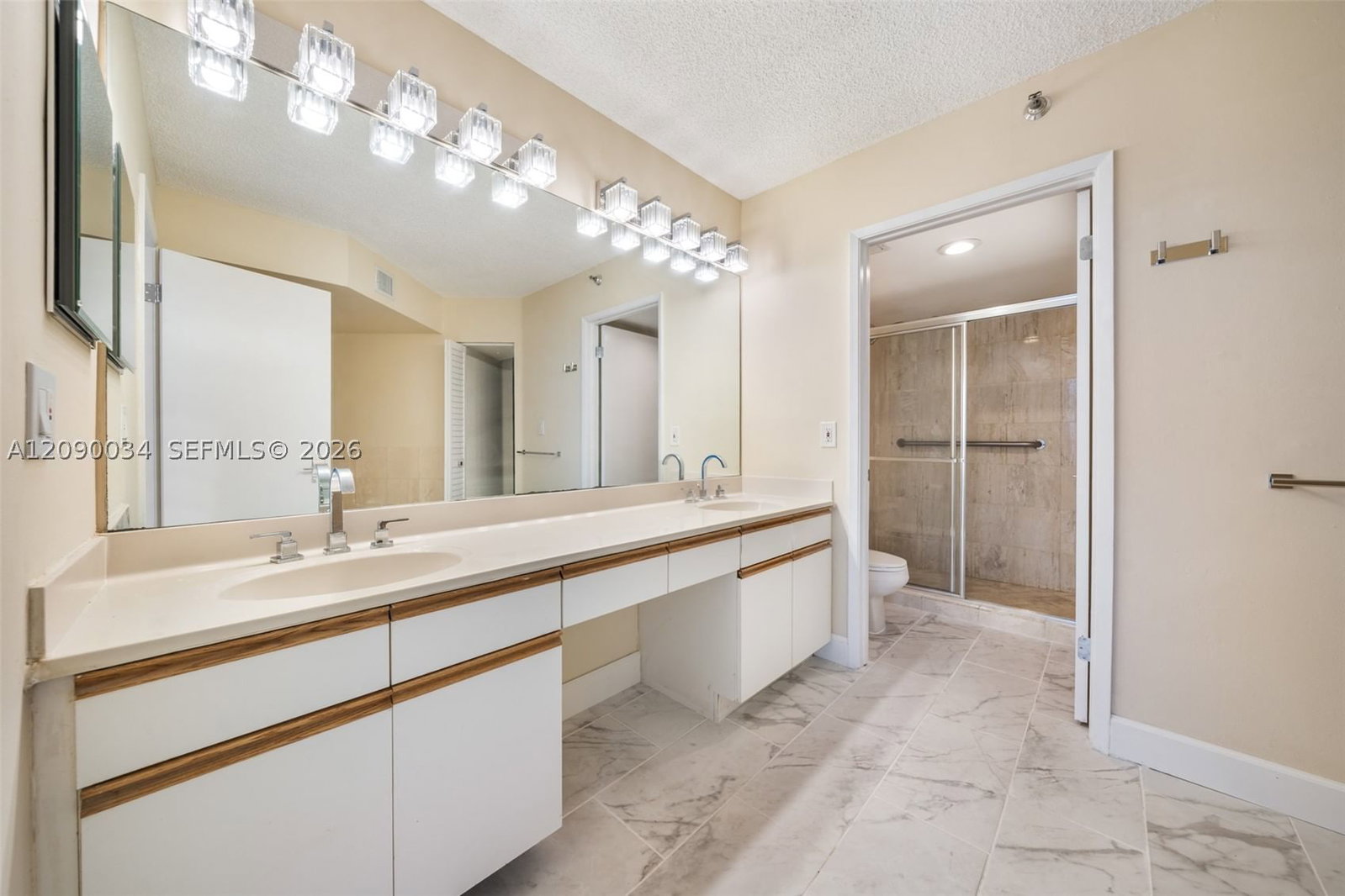 Real estate property located at 19195 Mystic Pointe Dr #2406, Miami-dade, Mystic Pointe Condo No Tw, Aventura, FL