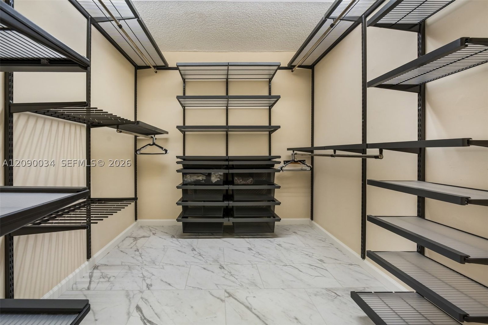 Real estate property located at 19195 Mystic Pointe Dr #2406, Miami-dade, Mystic Pointe Condo No Tw, Aventura, FL