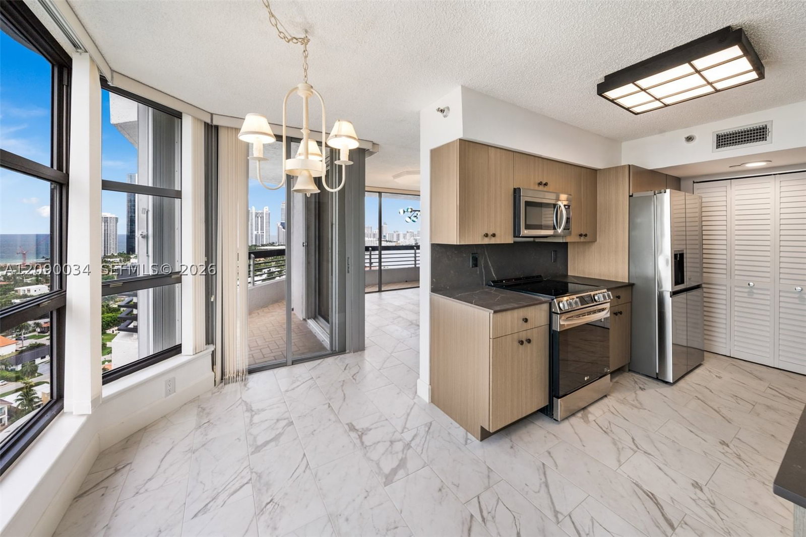 Real estate property located at 19195 Mystic Pointe Dr #2406, Miami-dade, Mystic Pointe Condo No Tw, Aventura, FL