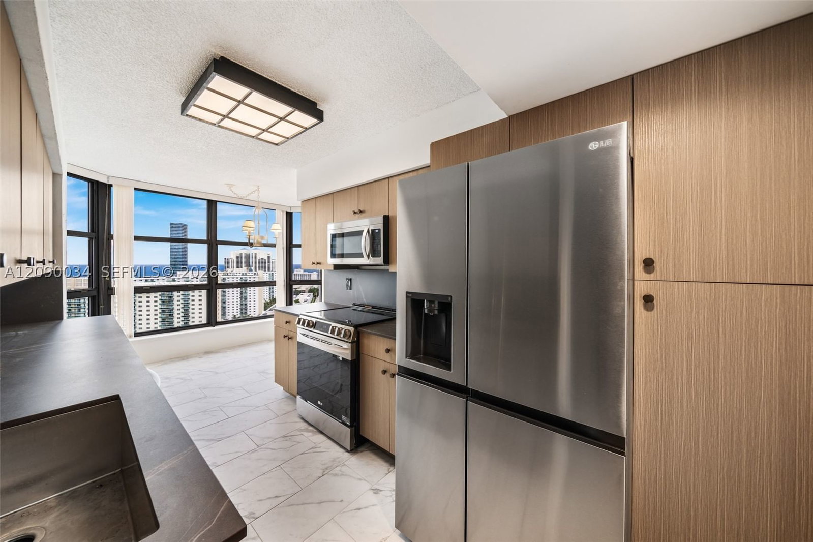 Real estate property located at 19195 Mystic Pointe Dr #2406, Miami-dade, Mystic Pointe Condo No Tw, Aventura, FL