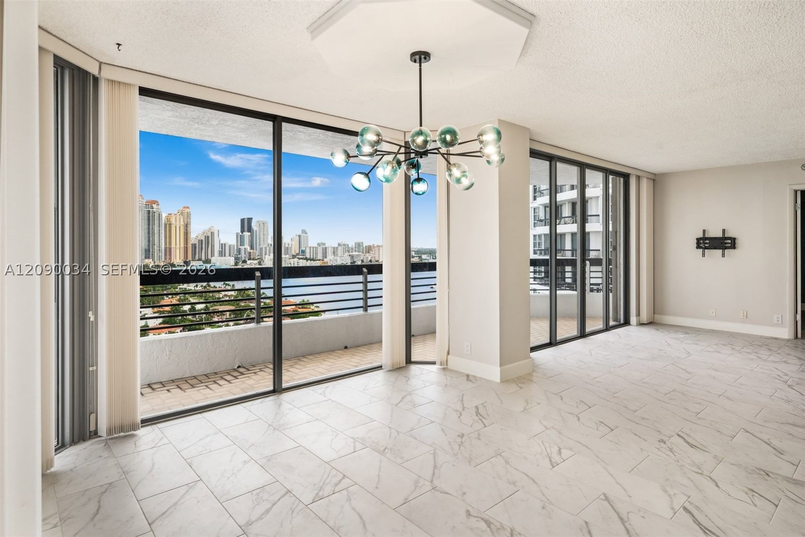 Real estate property located at 19195 Mystic Pointe Dr #2406, Miami-dade, Mystic Pointe Condo No Tw, Aventura, FL