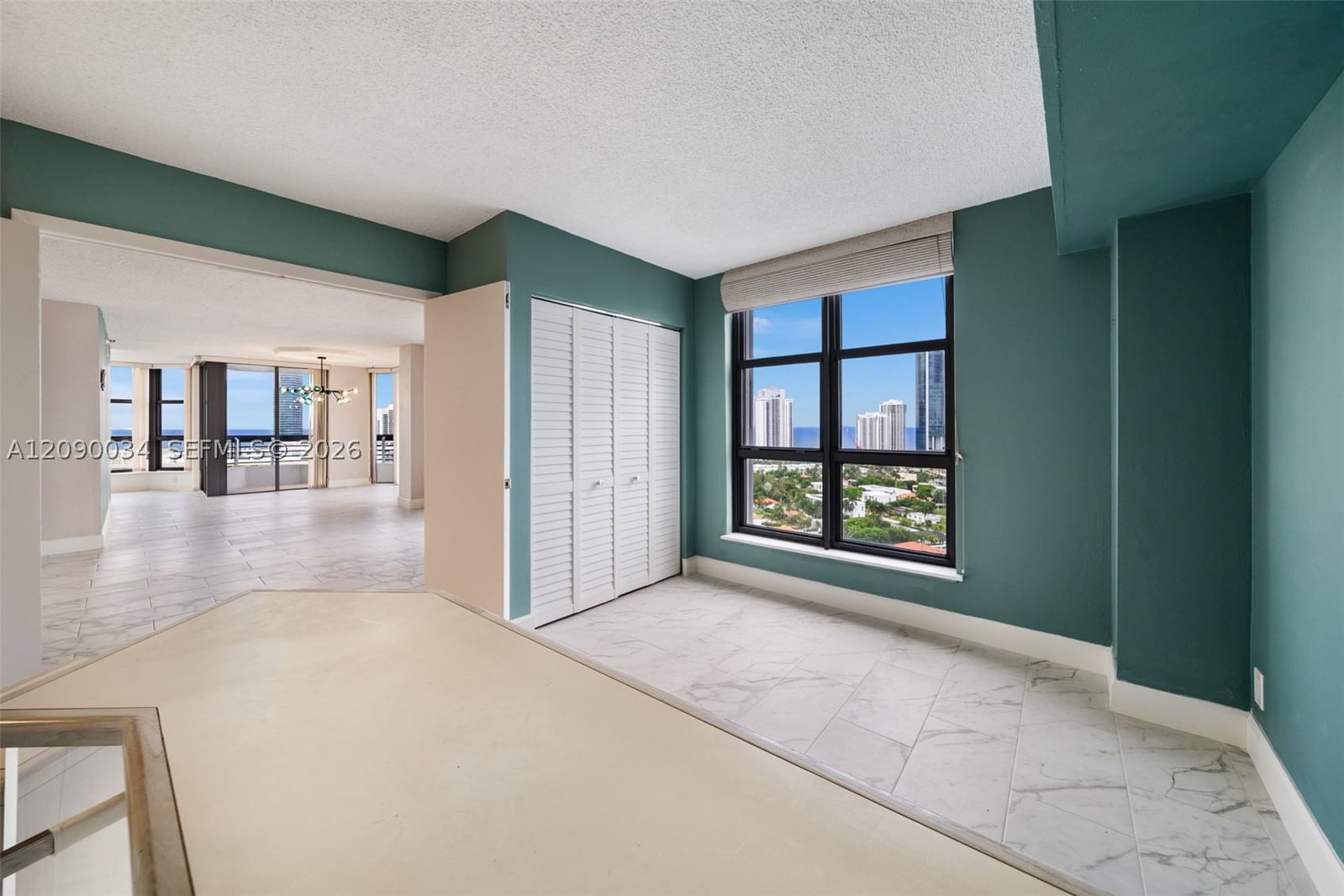 Real estate property located at 19195 Mystic Pointe Dr #2406, Miami-dade, Mystic Pointe Condo No Tw, Aventura, FL