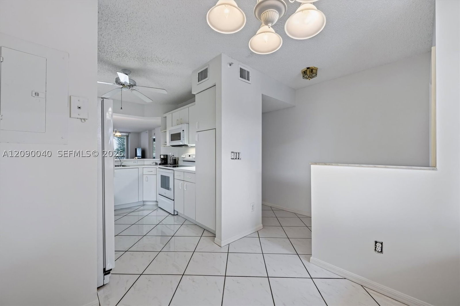 Real estate property located at 9587 Weldon Cir B203, Broward, Weldon Condominium, Tamarac, FL