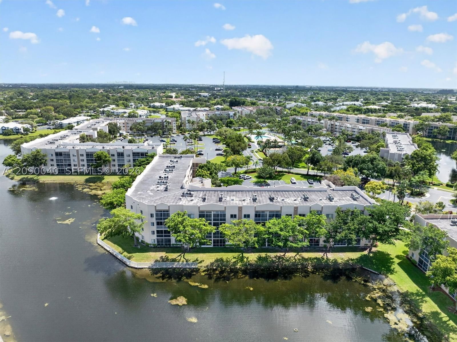 Real estate property located at 9587 Weldon Cir B203, Broward, Weldon Condominium, Tamarac, FL