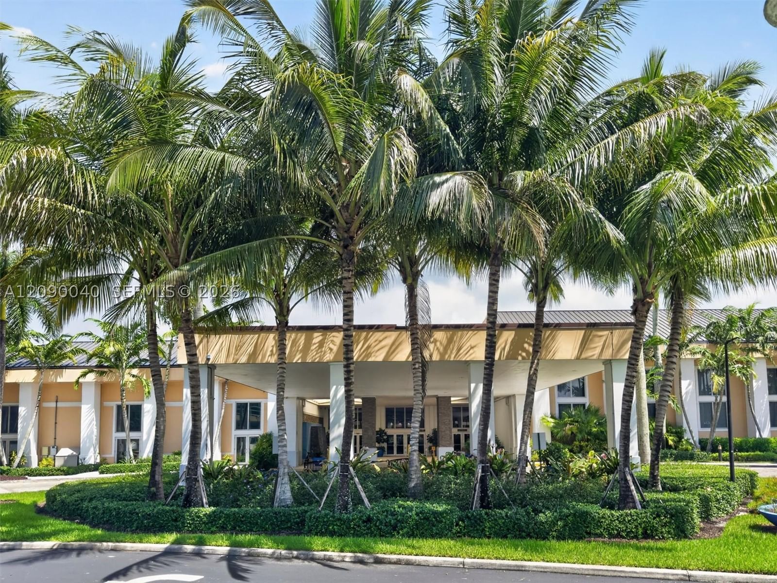 Real estate property located at 9587 Weldon Cir B203, Broward, Weldon Condominium, Tamarac, FL