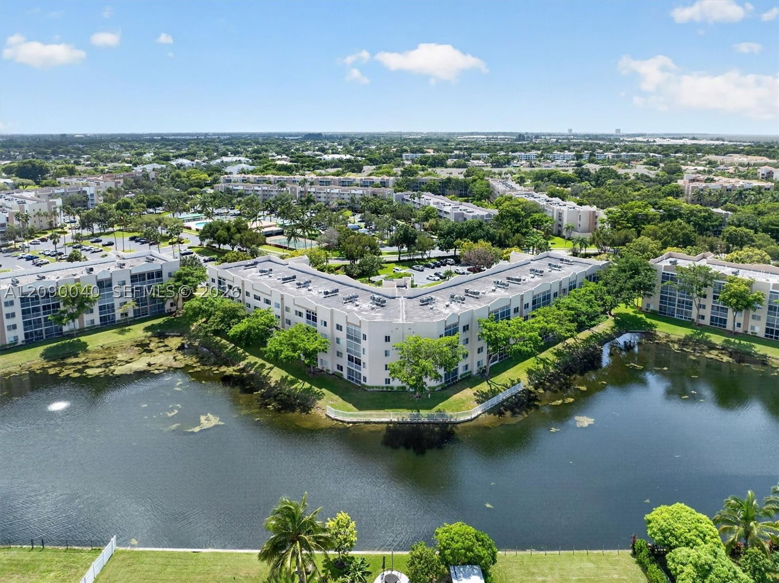Real estate property located at 9587 Weldon Cir B203, Broward, Weldon Condominium, Tamarac, FL
